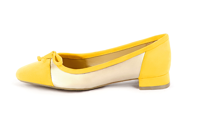 Yellow and gold women's ballet pumps, with low heels. Square toe. Flat flare heels - Florence KOOIJMAN